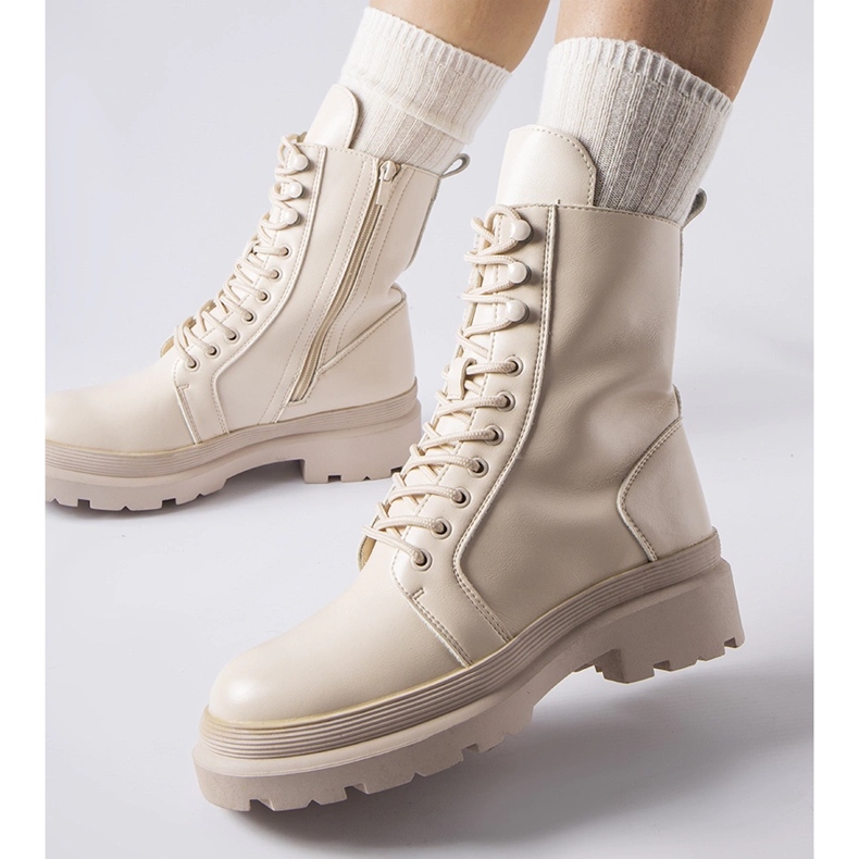 Beige platta stövlar med Zacharie-skydd 1