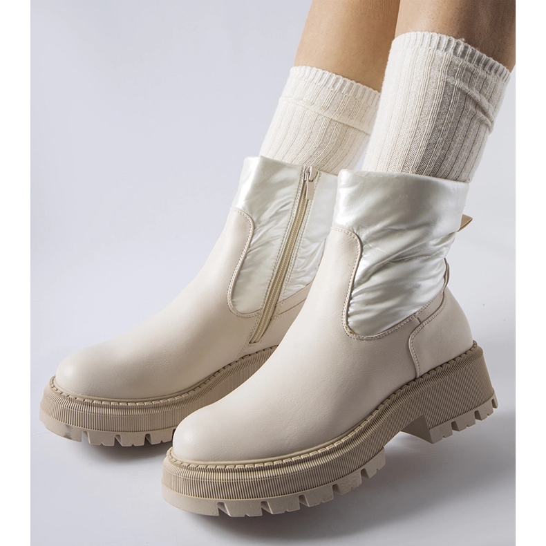 Beige stövletter med dekorativ ovandel från Garrett 1