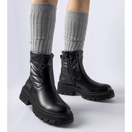 Svarta ankelboots med dekorativ ovandel från Garrett 1