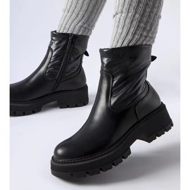 Svarta ankelboots med dekorativ ovandel från Garrett 2