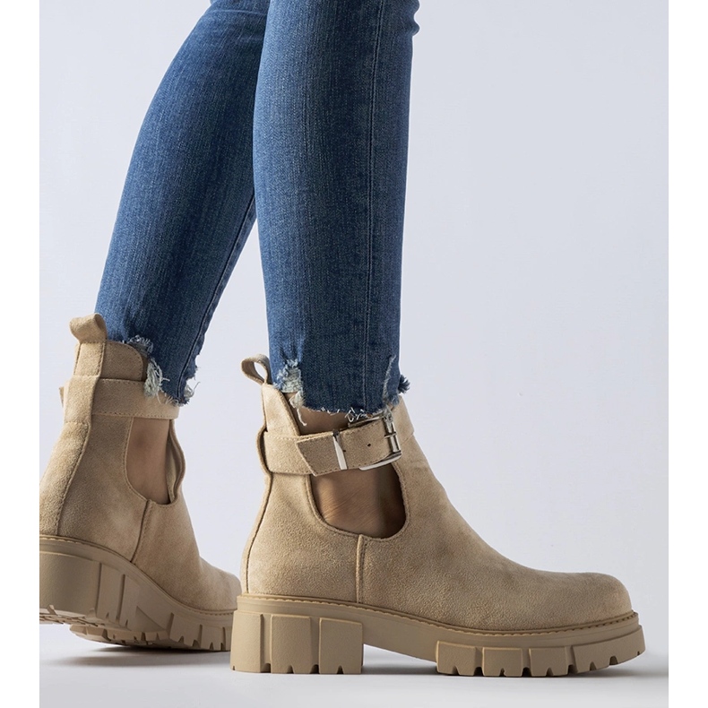 Beige stövlar med dekorativt Sarrazin-lås 1