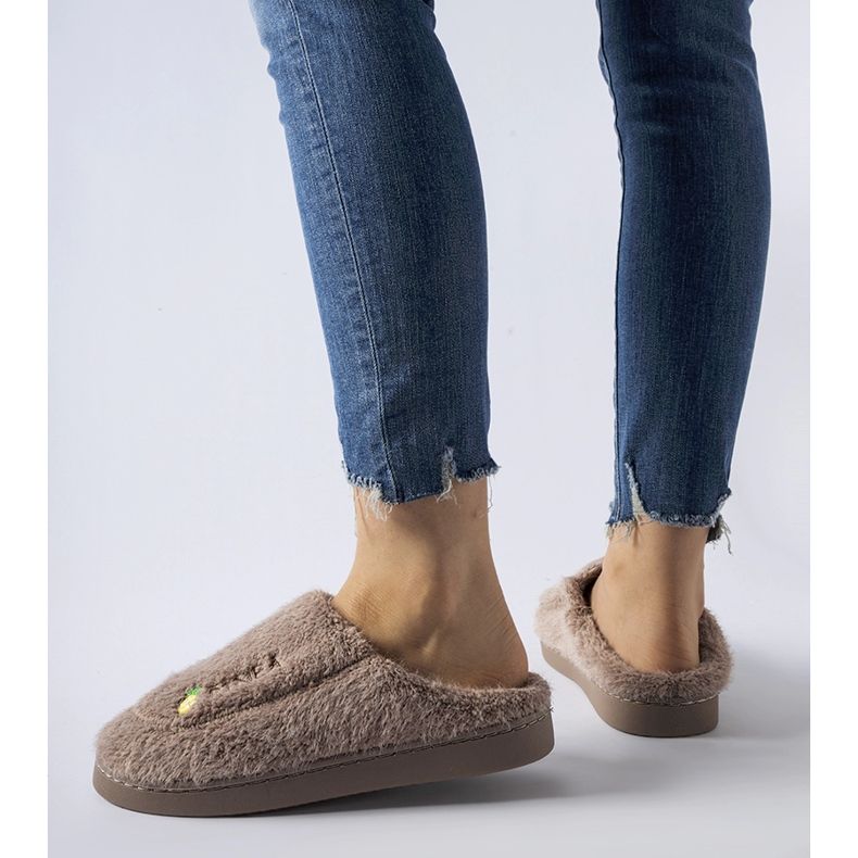 Bruna varma Collinsville tofflor 1