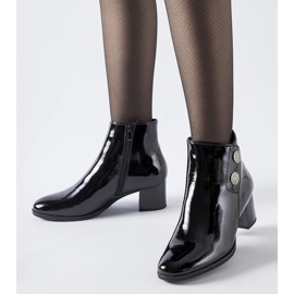 Svarta patentkängor med låg klack från Guido 1