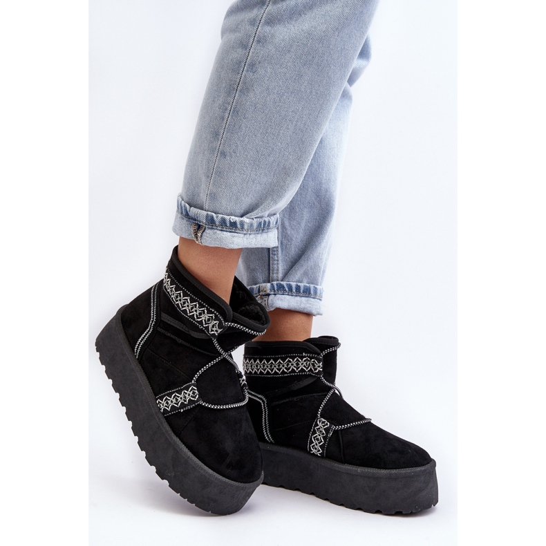 Snöskor för kvinnor på en tjock sula med snörning, svart Milson 2