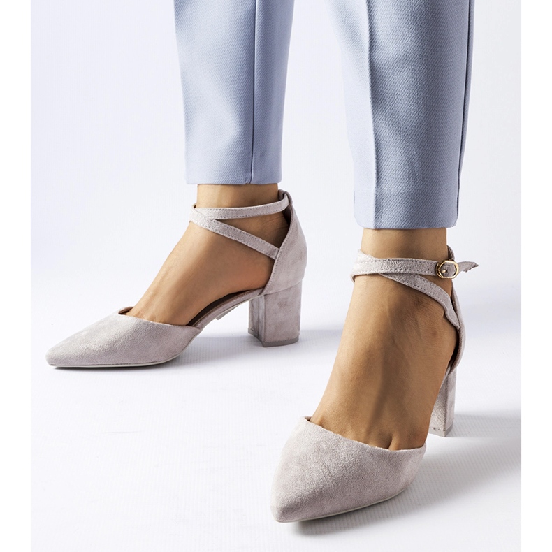 Gråa lågklackade pumps från Florina 1