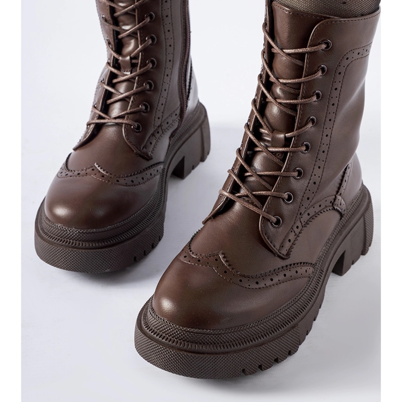 Bruna stövlar dekorerade med Niclasömmar 2