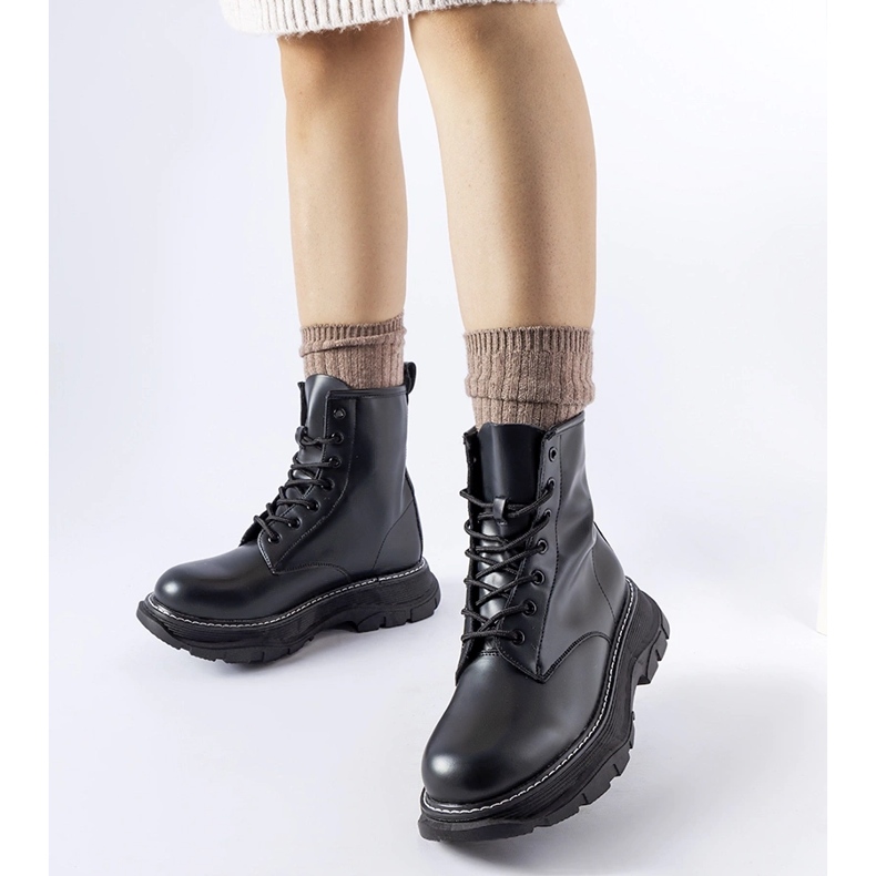 Svarta arbetarskor med massiv Borsano-sula 1