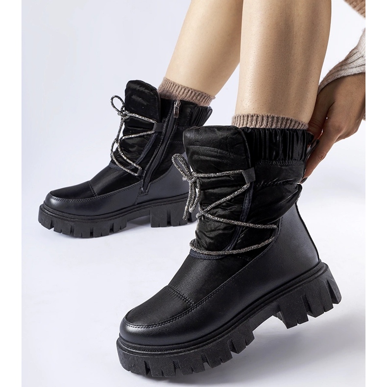 Svarta snöstövlar med Pettenasco strass 1