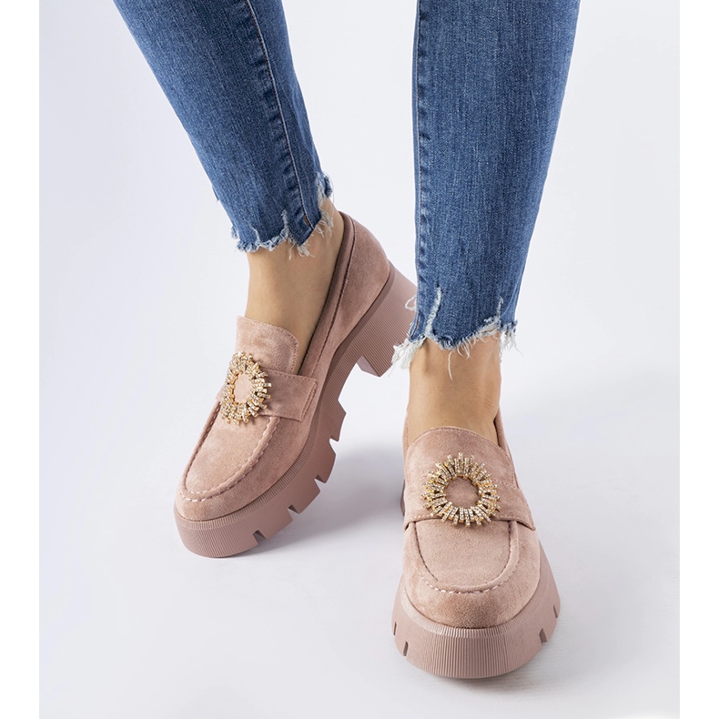 Rosa mockasiner dekorerade med ett Stanislas-spänne 1