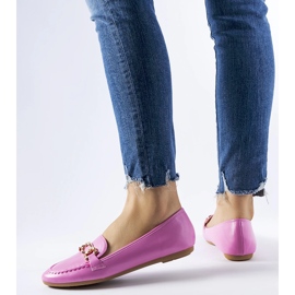 Rosa mockasiner dekorerade med ett Gaston-spänne 1