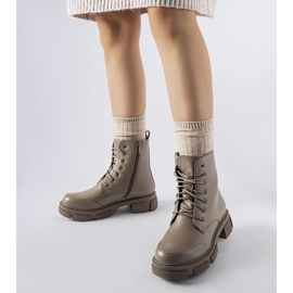 Grå och bruna isolerade Cunningham arbetare 1