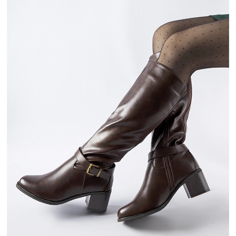 Mörkbruna stövlar med dekorativt Ernest-spänne 1