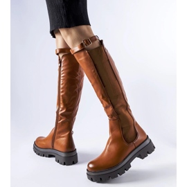 Bruna massiva stövlar dekorerade med ett Stuart-bälte 1