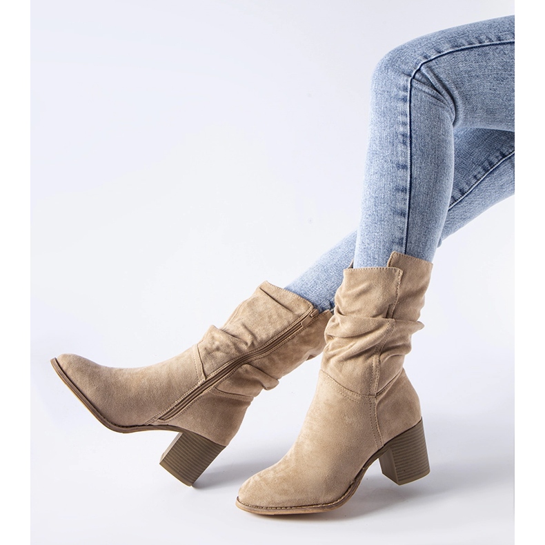 Beige isolerade cowboystövlar från Filomena 2