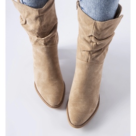 Beige isolerade cowboystövlar från Filomena 1