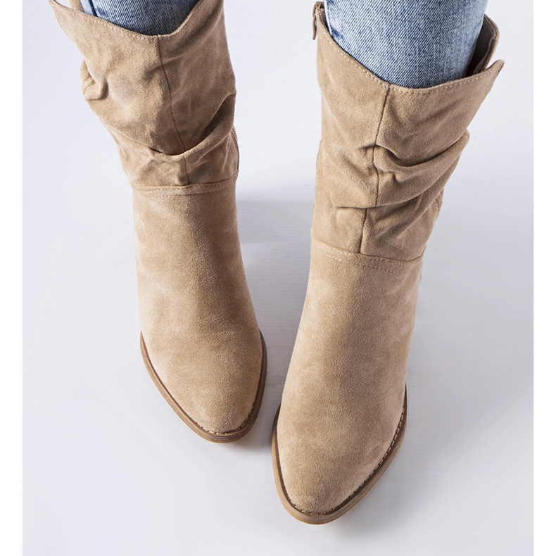 Beige isolerade cowboystövlar från Filomena 1