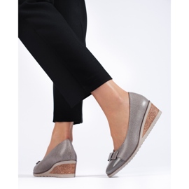 W. Potocki Grå dampumps från Potocki med låg wedge 1