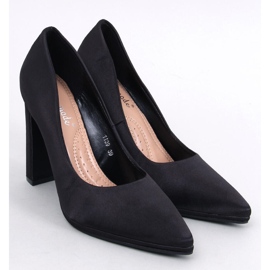 Olivv Black satin pumps med breda klackar svart 1