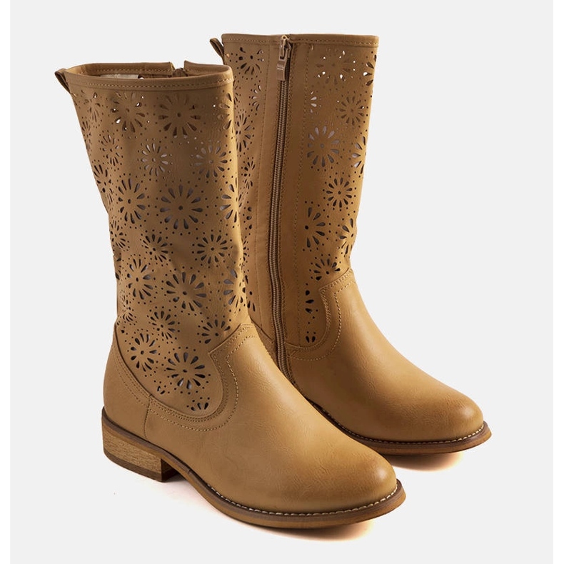 Ljusbruna genombrutna barnstövlar från Bitsis beige 1