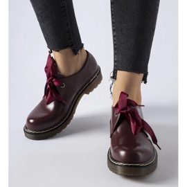 Rödbruna skor med dekorativ rosett från Rodriguez 2