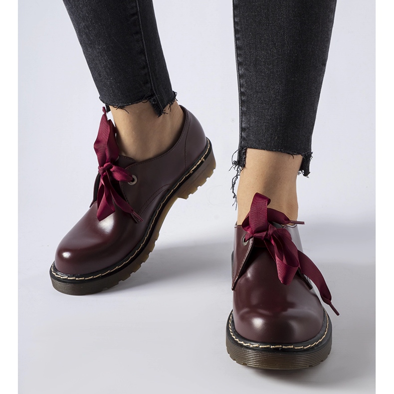 Rödbruna skor med dekorativ rosett från Rodriguez 2