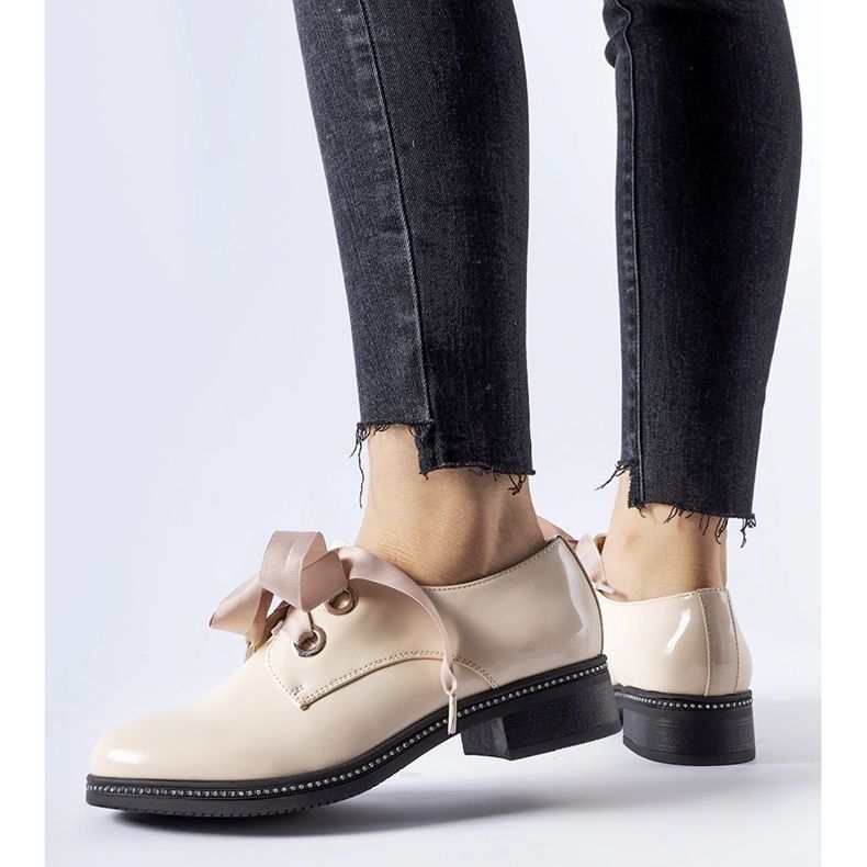 Beige skor med Povegliano strass 1