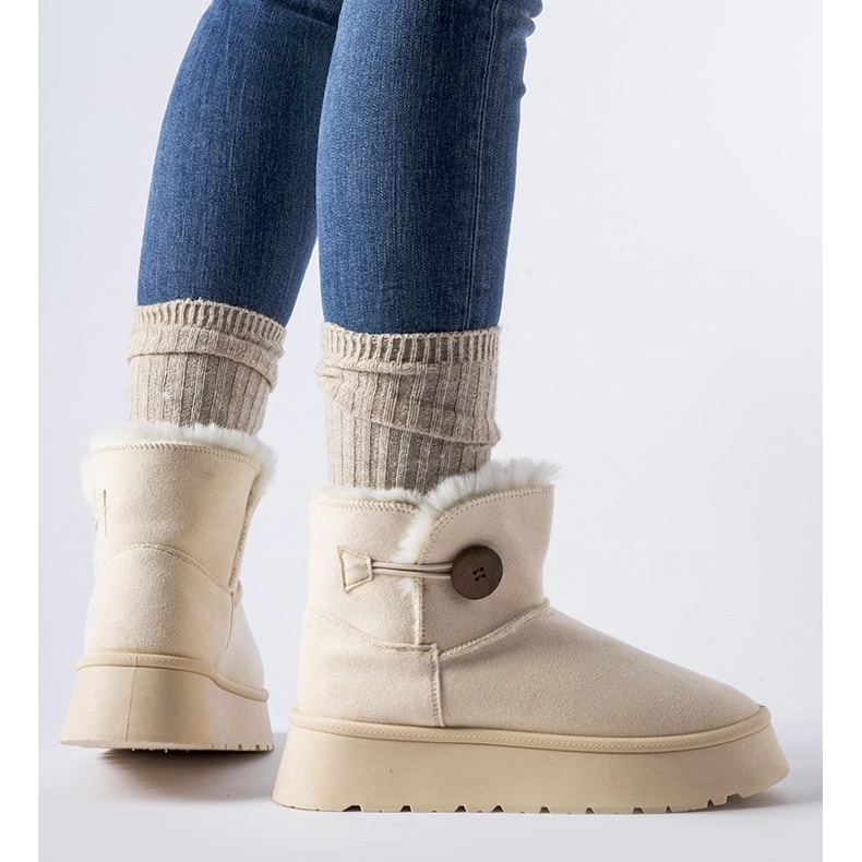 Beige isolerade snöstövlar med Ronco-knapp 1