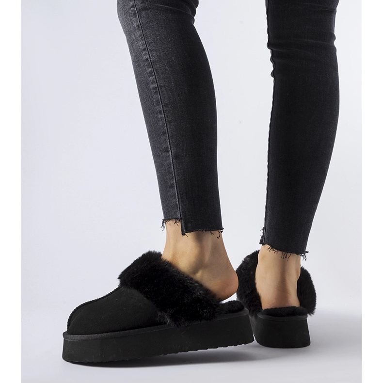 Svarta isolerade tofflor med Andonno-päls 1