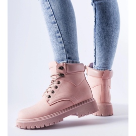 Ljusrosa isolerade Aranova-arbetare med snörning 1