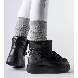 Svarta snöstövlar på en massiv Elvio-plattform 1