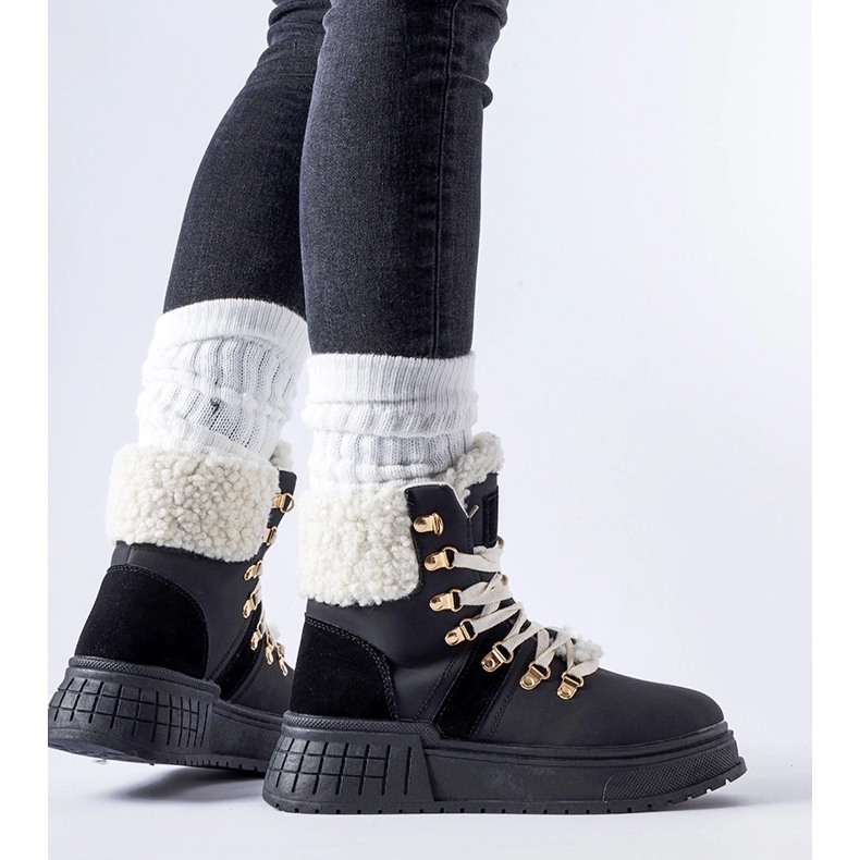 Svarta arbetare på en massiv Rodrigo-plattform 1