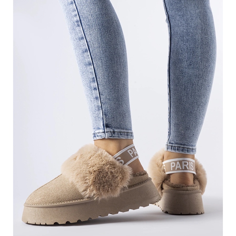 Beige isolerade tofflor med elastiskt band och Sangro-päls 1