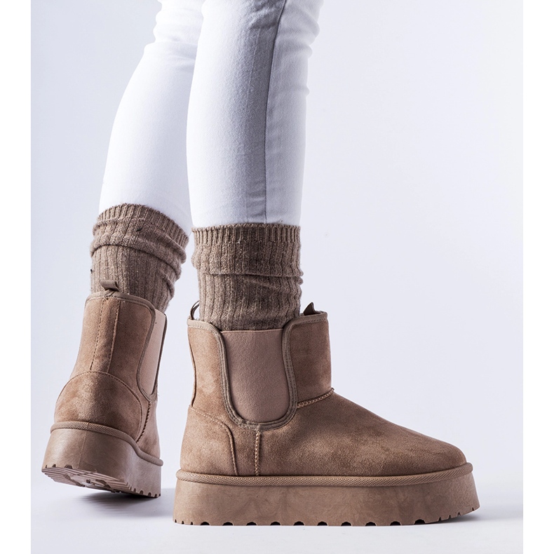 Bruna snöstövlar med resårband på sidorna från Bertino 1