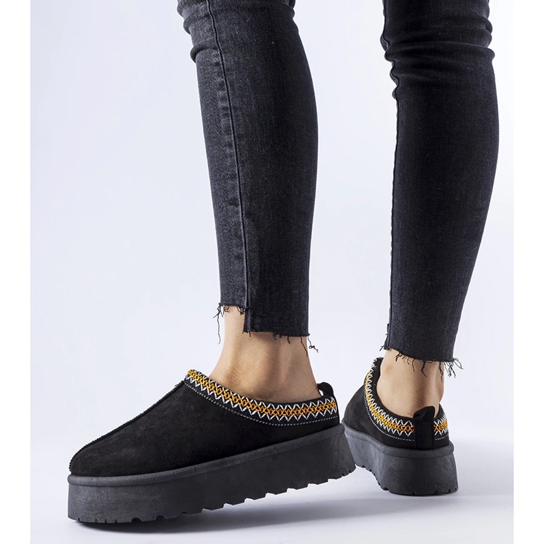 Svarta låga snöstövlar med dekorativa Fori-sömmar 1