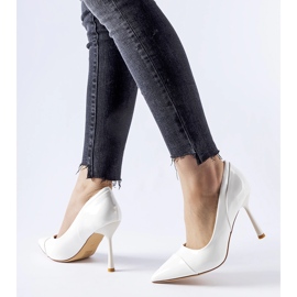 Vita patenterade Inferiore stiletter 1