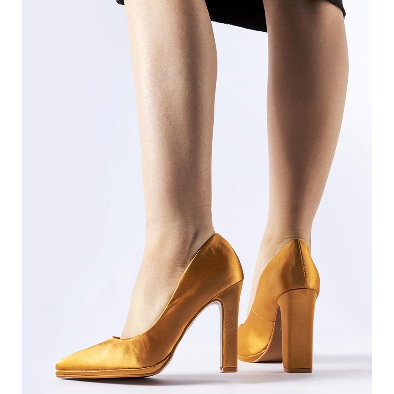 Stilettpumps i brun satin från Rivers 1