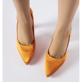Stilettpumps i orange satin från Rivers 1