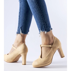 Beige högklackade pumps från LaCaille 1