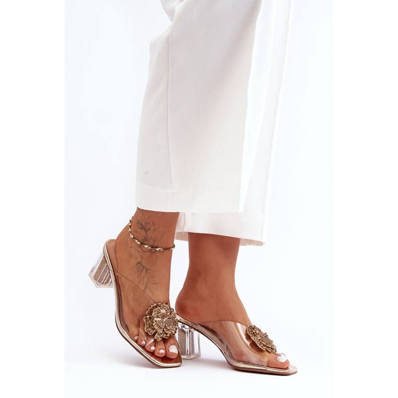 Genomskinliga flip-flops på hög klack med gulddekoration S.Barski MR1037-20 gyllene 1