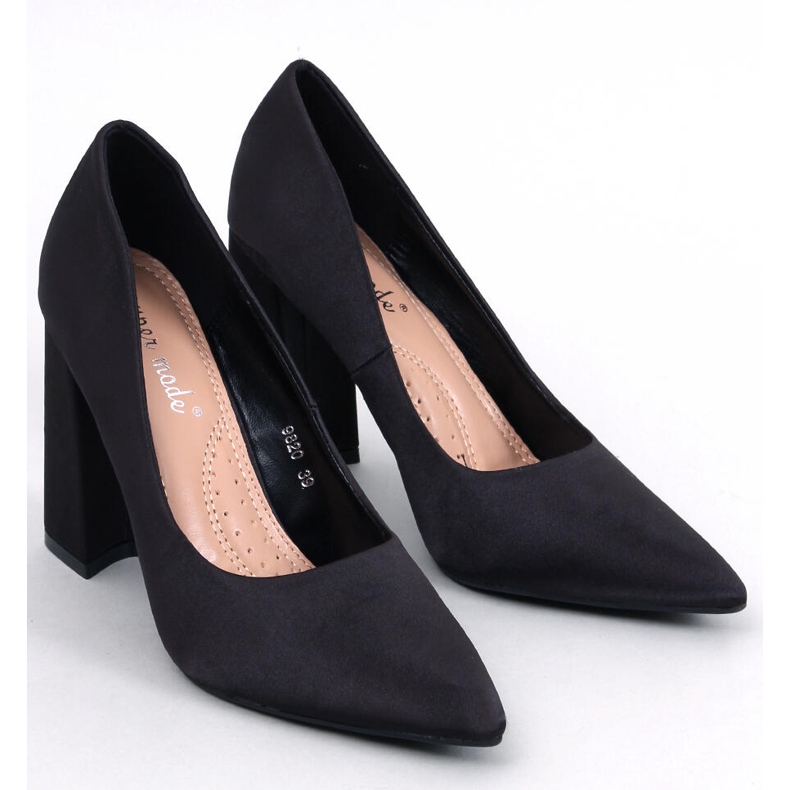 Astia svarta högklackade pumps i satin 1