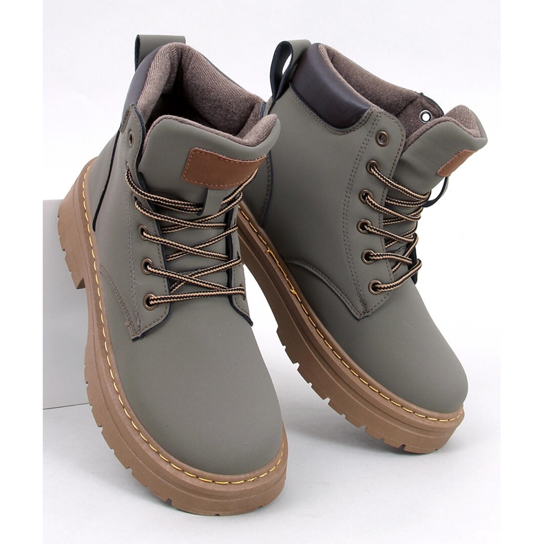 Kellers Gröna damstövlar i timmer 1