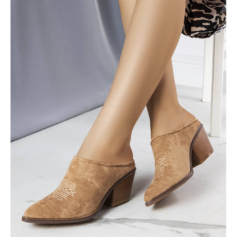 Beiga rutschkanor med uppbyggd front från Linda beige 1