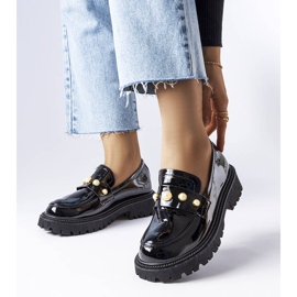 Svarta lackskor med Serlait-pärlor vit 1