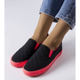 Svarta quiltade slip-on sneakers från Balsamo 1