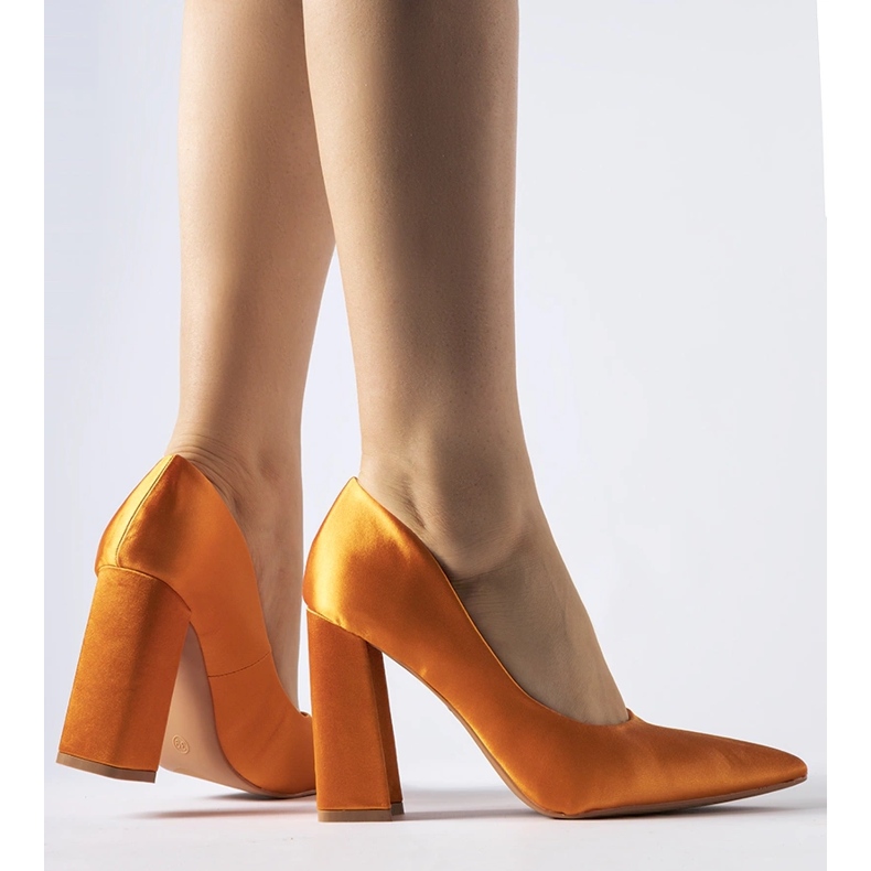 Gonzalez pumps i orange satin 1