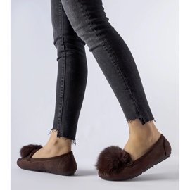 Bruna isolerade tofflor med Marchetti-pompom 1