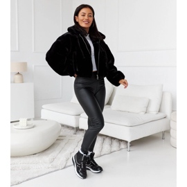 Svarta Diadora-isolerade sportstövlar 1