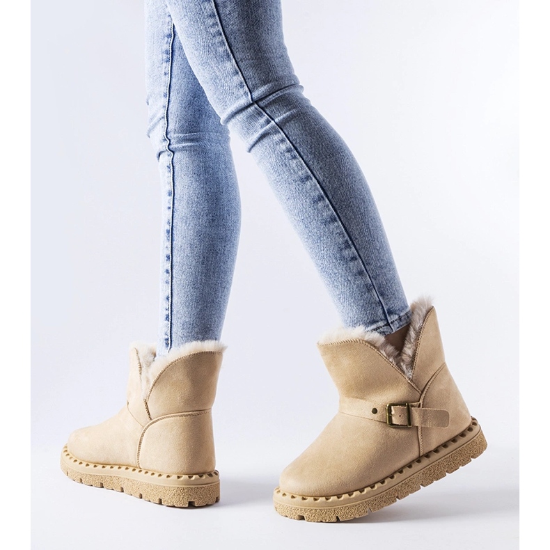 Beige isolerade snöstövlar med utskärning från Monal 1