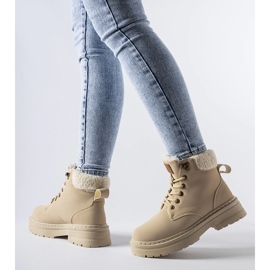 Beige isolerade Burgondi arbetare 1