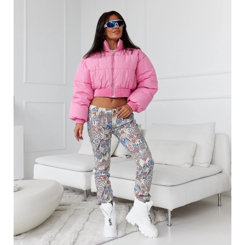 Vita isolerade snöstövlar med Eulalia-inskriptioner 1